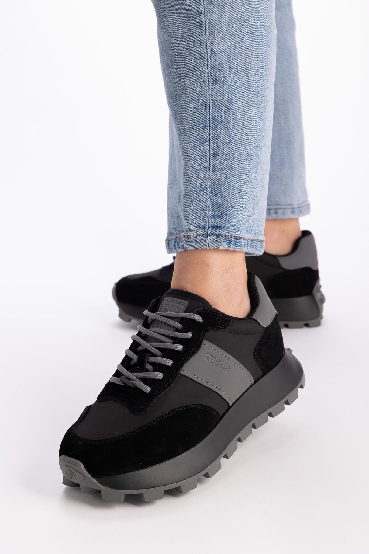 Sneakers | Black