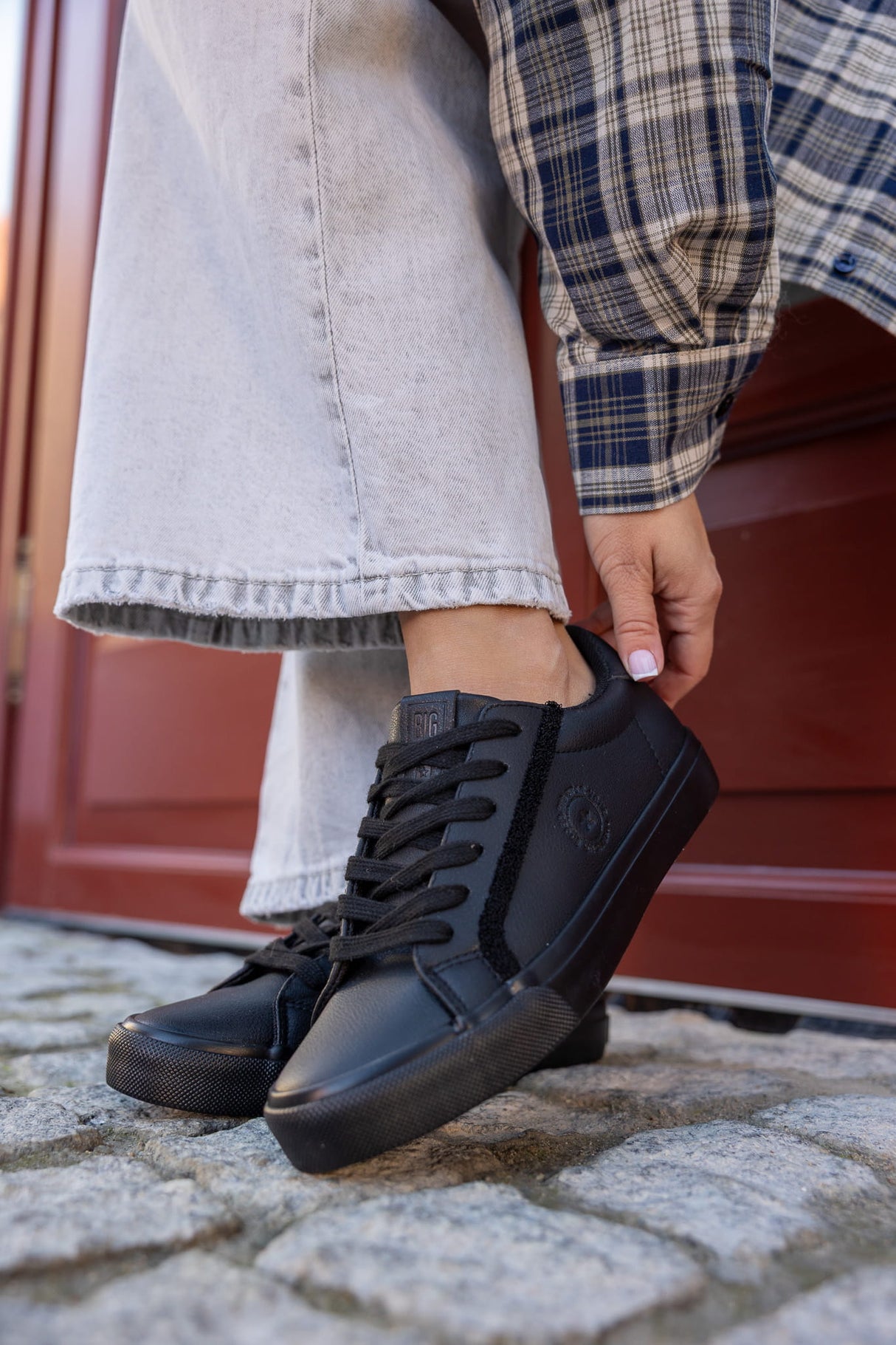 Sneakers | Black